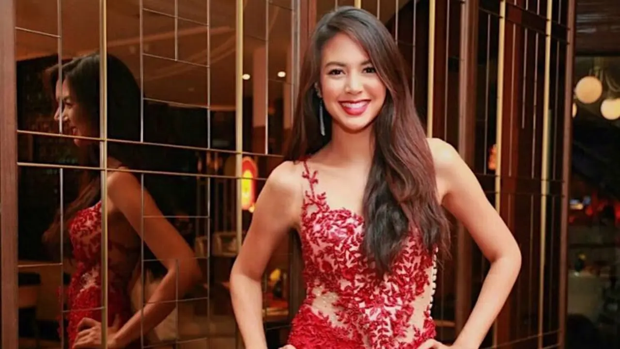 7 Gaya Aurelie Moeremans saat Pakai Gaun, Tampil Anggun Menawan