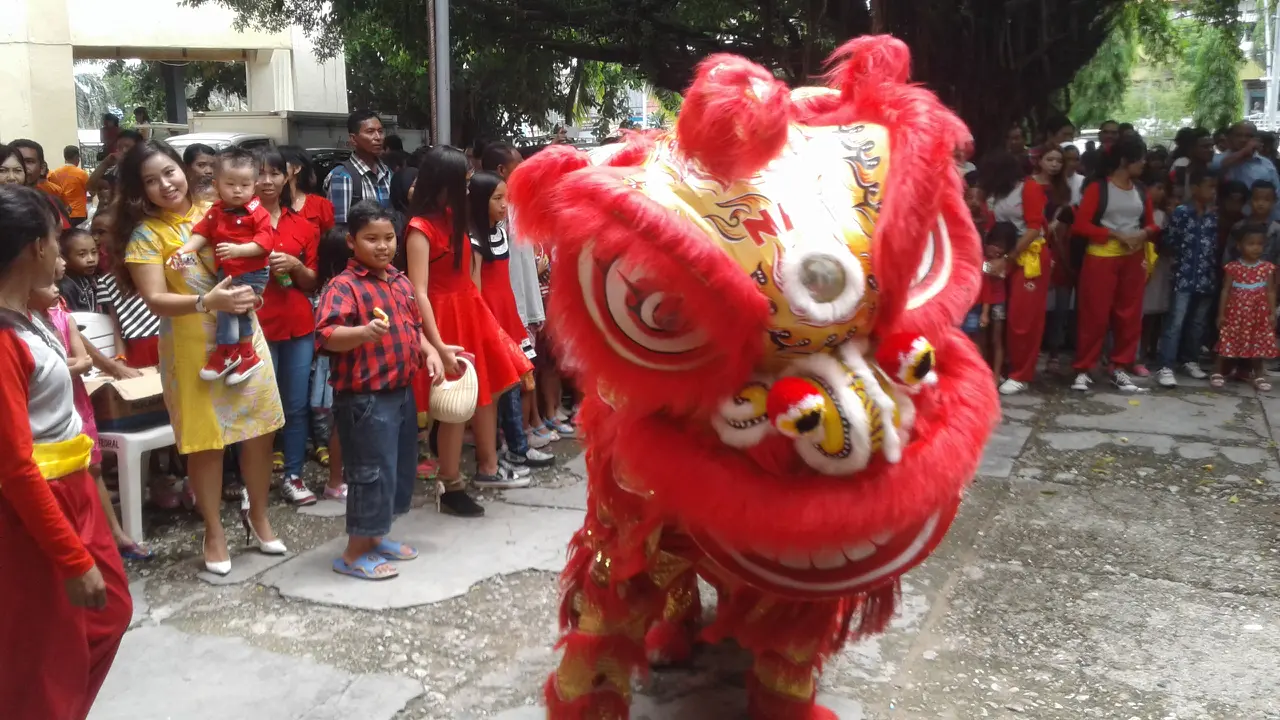 Saat Barongsai Imlek Tampil di Gereja Katolik