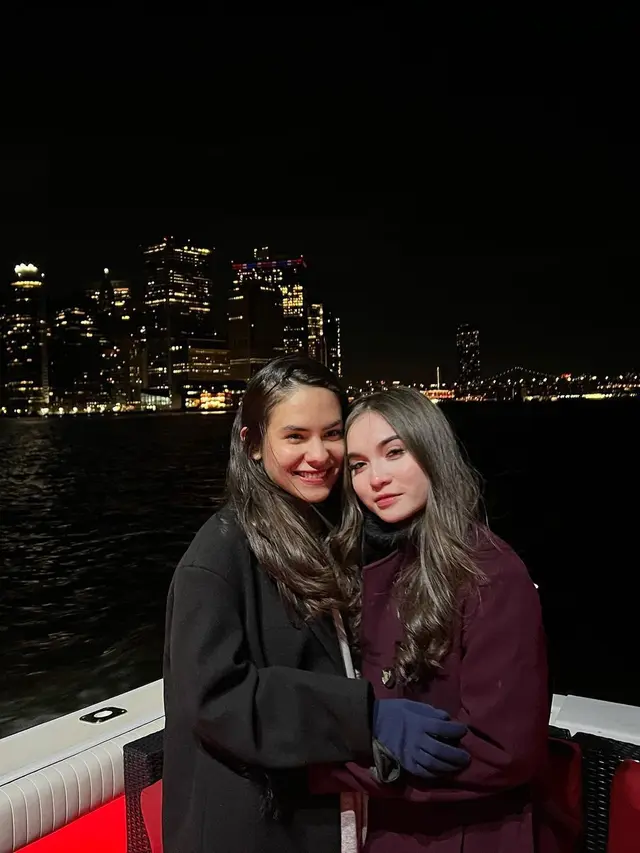Liburan di New York, Ini 6 Potret Persahabatan Steffi Zamora dan Elina Joerg