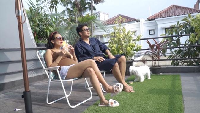 7 Potret Isi Rumah Vanessa Angel, Elegan Serba Putih (YouTube Vanessa AngeL TV)
