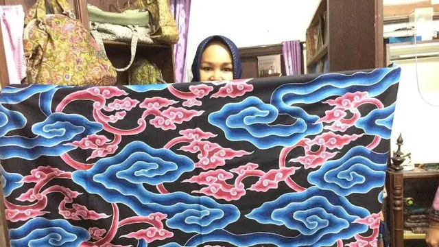 Dibalik Pembuatan Batik Mega Mendung Cirebon