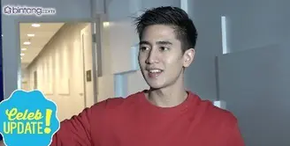 Verrell Bramasta sudah sangat mahir menggendong adik angkatnya. Lalu bagaimana tanggapan Venna Melinda, jika Verrell nikah muda?