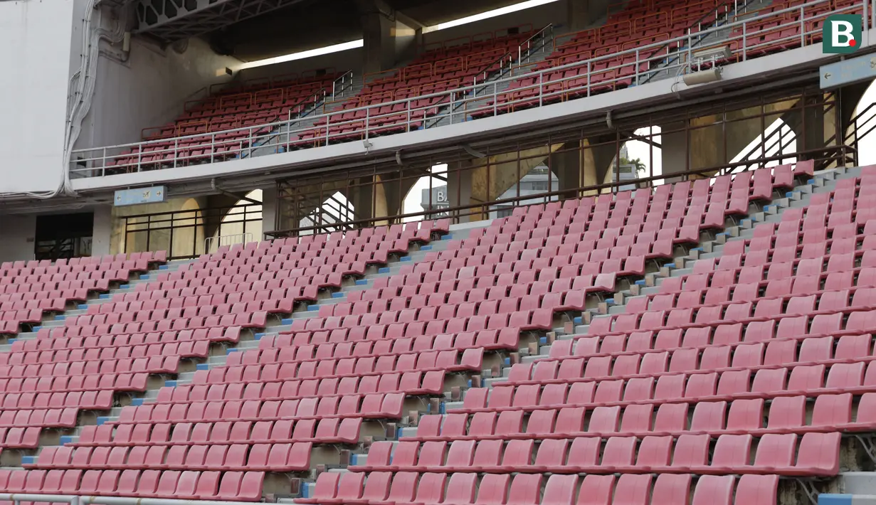 Deretan kursi yang terdapat di Stadion Rajamangala, Bangkok, Jumat (16/11). Stadion dengan kapasitas 49.722 kursi itu akan menggelar laga Piala AFF 2018 antara Thailand melawan Timnas Indonesia. (Bola.com/M. Iqbal Ichsan)