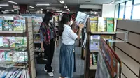 Penutupan ini menjadi kabar yang mengejutkan bagi masyarakat Indonesia, dengan kehadiran Toko Buku Gunung Agung yang sudah menjadi salah satu pilihan membeli buku dan peralatan alat tulis. (merdeka.com/Iqbal S. Nugroho)