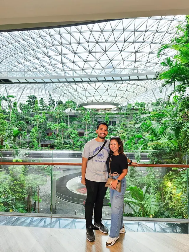 Kiky Saputri Liburan di Singapura