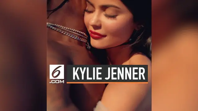 Belum lama ini, hubungan Kylie Jenner dan Travis Scott dikabarkan berakhir. Dikarenakan, tidak adanya foto Travis di kamar pribadi Kylie. Namun, untuk menepis kabar tersebut, Kylie membuktikannya lewat photoshoot bersama Travis untuk majalah Playboy.