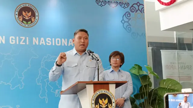 Kepala Badan Gizi Nasional (BGN) Sudaryono dalam konferensi pers di Kantor BGN, Jakarta, Jumat (7/8). (Liputan6.com/Dimas)
