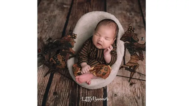 7 Potret Baby Born Anak Kedua Vicky Shu, Bikin Gemas