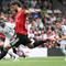 Pemain Manchester United, Bruno Fernandes, melepaskan tendangan penalti ke gawang Fulham dalam laga pekan ke-2 Premier League 2025/2026 di Craven Cottage, Minggu (24/8/2025) malam WIB. (AFP/Justin Tallis)