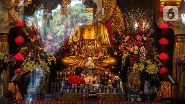 Persiapan Waisak di Wihara Ekayana Arama