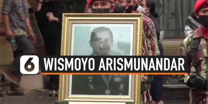 VIDEO: Alm. Wismoyo Arismunandar Dimakamkan di Astana Giribangun Karang Anyar
