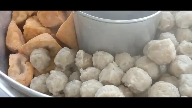 Tanpa Bahan Kimia, Begini Cara Agar Pentol Awet Kenyal  dan Anti Alot