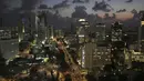 Ribuan orang ikut serta dalam sebuah aksi unjuk rasa di Tel Aviv, Israel, Selasa 26 Agustus 2025. (AP Photo/Ohad Zwigenberg)
