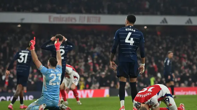 Kekecewaan Leandro Trossard saat Arsenal ditahan Aston Villa di Liga Inggris 2024/2025