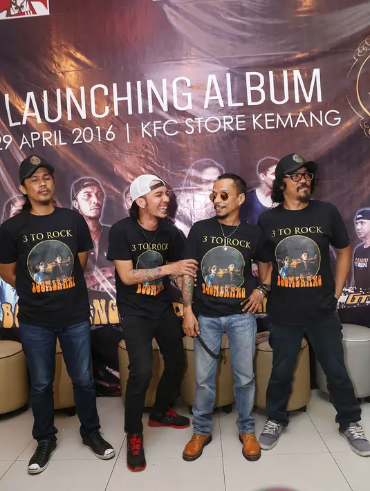 "Bukan keinginan pribadi, tapi kami memang seneng banget bisa ikut terlibat dalam proyek album kompilasi ini," kata Andi Babas, sang vokalis di KFC Kemang, Jakarta Selatan, Jumat (29/4). (Nurwahyunan/Bintang.com)