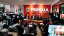 Pemain baru Persija Jakarta, Marco Motta, saat diperkenalkan di Kantor Persija, Kuningan, Jakarta, Senin, (3/2/2020). Mantan pemain Juventus dan AS Roma ini akan menjadi andalan di lini pertahanan Macan Kemayoran musim depan. (Bola.com/M Iqbal Ichsan)