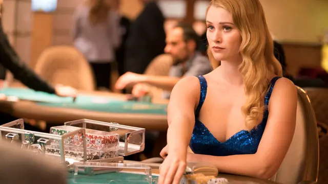 Scene Virginia Gardner saat jadi pemain poker handal di Las Vegas