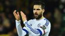 2. Cesc Fabregas, tidak dibutuhkan Antonio Conte membuatnya mulai ditawarkan ke klub lain. Menurut ESPN, Real Madrid menjadi salah satu klub yang ditawarkan, namun Zinedine Zidane menolak kehadiran mantan pemain Barcelona ini. (AFP/Ben Stansall)