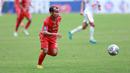 <p>Pemain Persija Jakarta, Riko Simanjuntak menguasai bola saat menghadapi PSM Makassar dalam laga lanjutan BRI Liga 1 2022/2023 di Stadion Patriot Candrabhaga, Bekasi, Rabu (25/1/2023) sore WIB. (Bola.com/M Iqbal Ichsan)</p>
