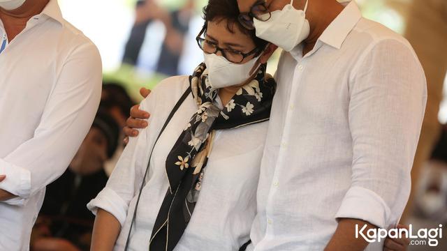7 Momen Pemakaman Maura Magnalia Putri Nurul Arifin, Keluarga Saling Menguatkan