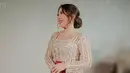 Selain itu, sudah banyak deretan film layar lebar yang menggunakan jasa Kiky. Tidak ada yang menyangka berawal dari guru honorer kini ia jadi artis yang laris manis. (instagram.com/kikysaputrii)