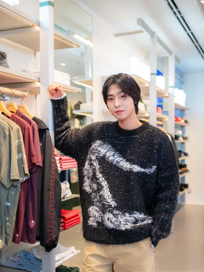 Pesona Membius Ahn Hyo Seop dengan Casual Sporty di Opening Lacoste Flagship Store Grand Indonesia