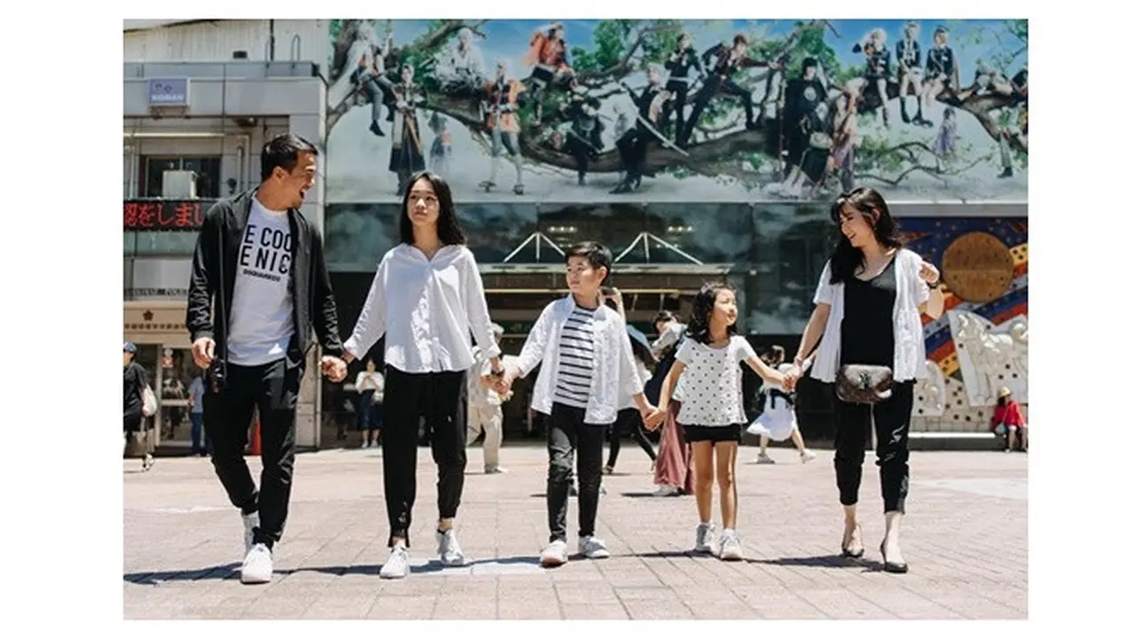Potret Kedekatan Joe Taslim Dengan Istri dan Anak yang Selalu Kompak