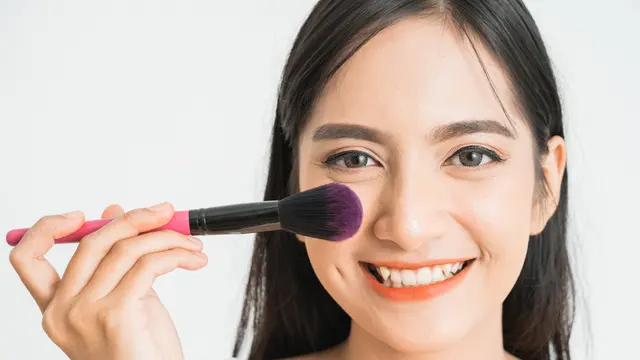 Hati-hati! 5 Kesalahan Saat Mencuci Brush Makeup Ini Bisa Bikin Cepat Rusak