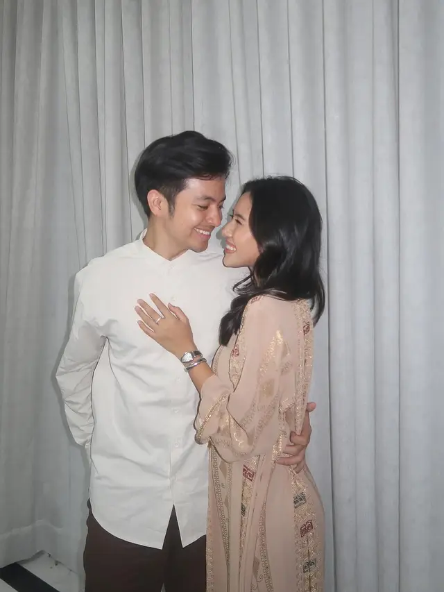 Gaya Angga Yunanda dan Shenina Cinnamon di Lebaran Perdana sebagai Pasutri, Simple tapi Elegan