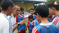Kurniawan Tertantang Latih Anak-anak di SSB Chelsea