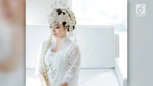 VIDEO: Foto Adzana Bing Slamet Ciuman dengan Ayahnya jadi Kontroversi