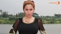 Selain `ngamen` Cinta Penelope pun tetap beraksi menggalang dana di atas panggung. Ia pun siap `disawer`.