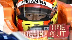 Menjadi pebalap F1 tak pelak membuat Rio Haryanto ibarat selebriti. 