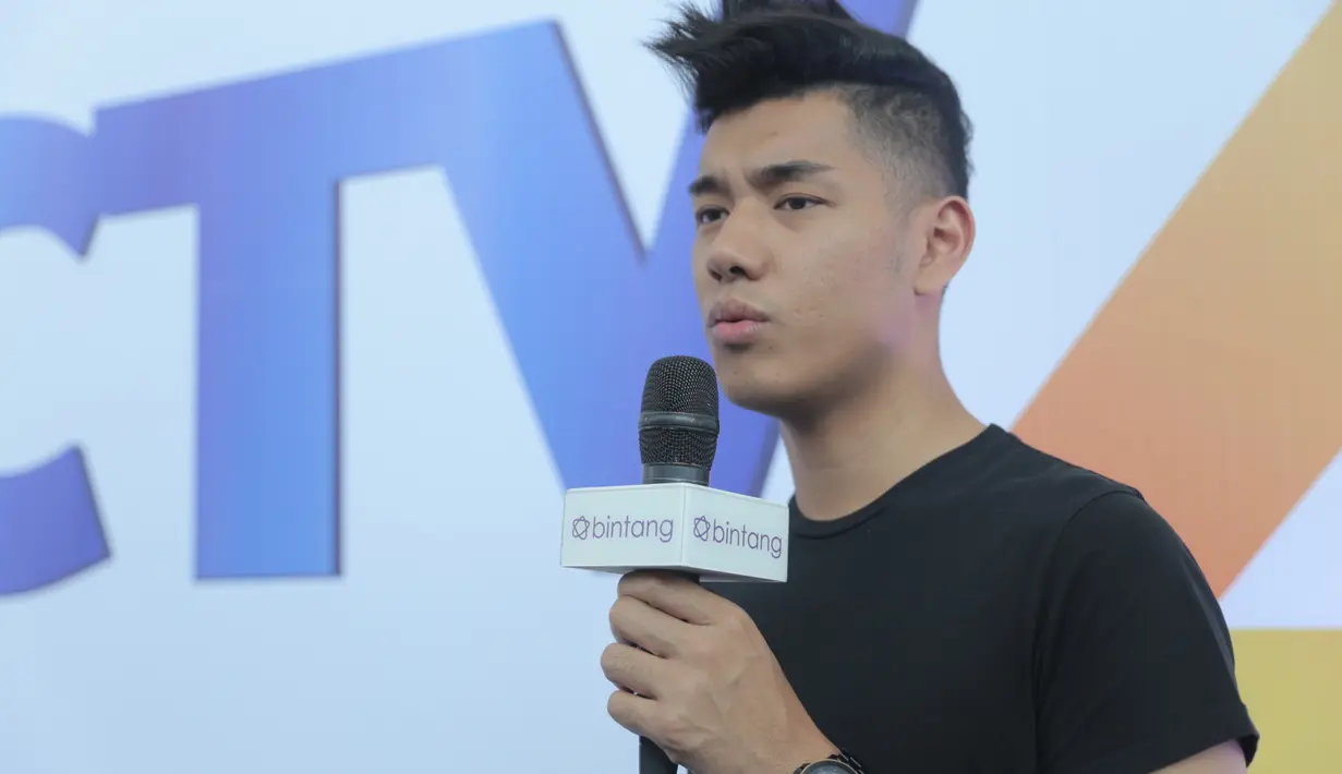 "Tata panggungnya bener-bener elegan banget sih, ini juga pertama kali lihat tata panggung yang begitu. Itu bener-bener wah banget," kata Jaz usai mengikuti gladi resik hari ini, Kamis (24/8). (Nurwahyunan/Bintang.com)