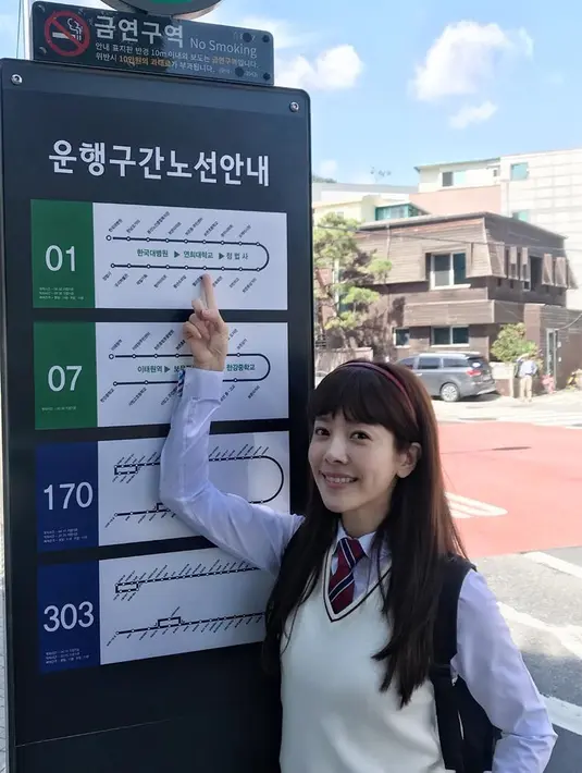 Awal perkenalan Han Ji Min dengan sang kekasih bermula saat keduanya bertemu di acara KBS, 'The Seasons - Night Park Choi Jeonghoon', pada Agustus tahun lalu. Sejak saat itu, keduanya berhubungan baik. Hingga akhirnya, hubungan mereka berubah menjadi romantis. (Liputan6.com/IG/@roma.emo)