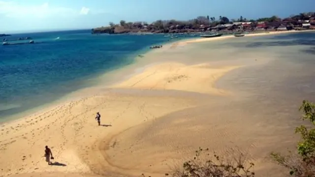 Gili Sunut, Melangkahkan Kaki di Jalan Pasir Lombok Timur