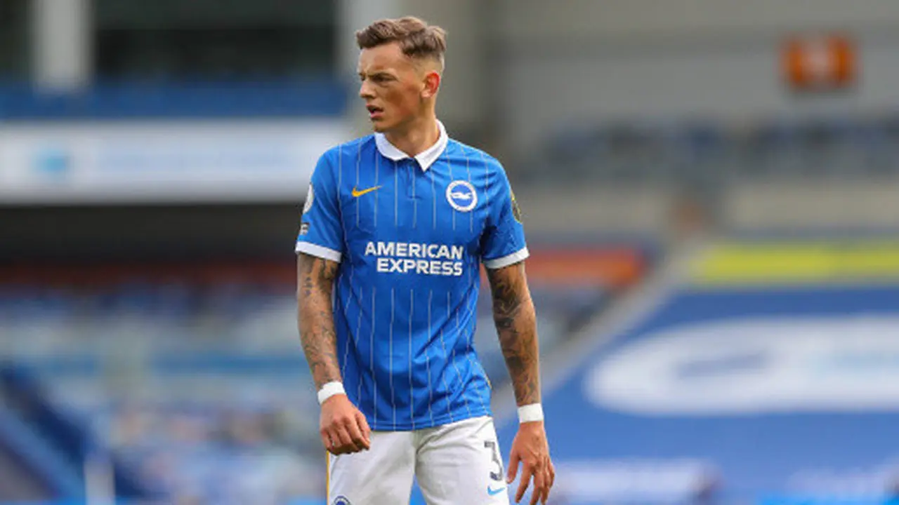 MU dan Tottenham Berebut Bek Muda Brighton