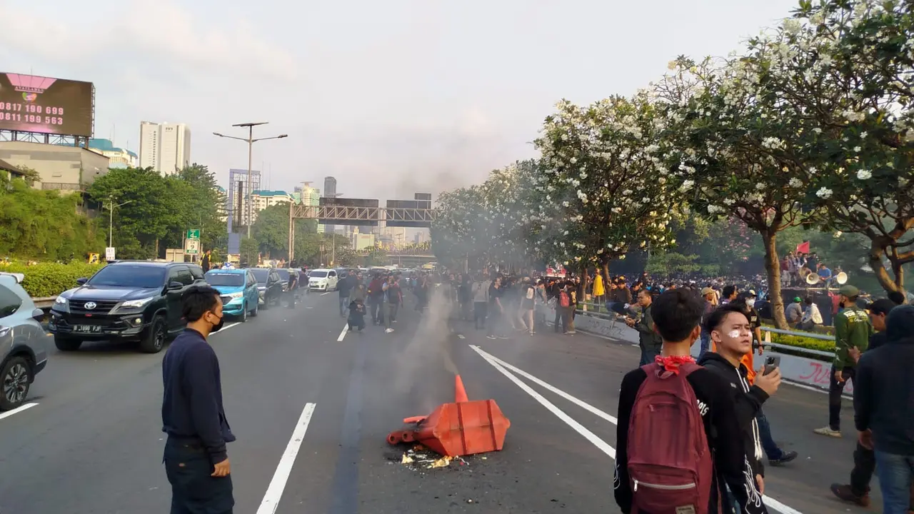 Demo menolak revisi UU Pilkada di depan gedung DPR, Kamis (22/8/2024).