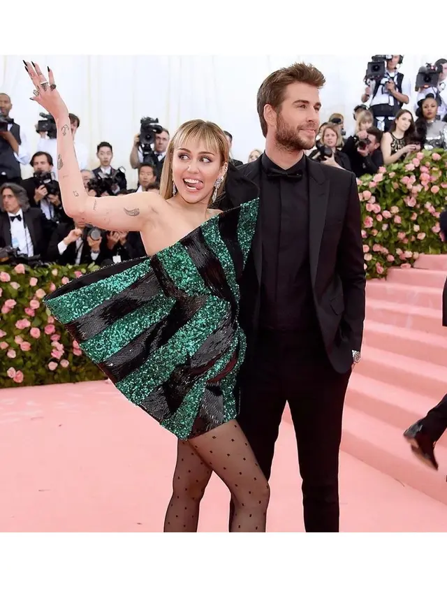 Resmi Bercerai, Ini 6 Momen Manis Miley Cyrus dan Liam Hemsworth