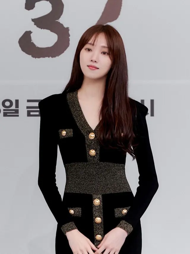 Lee Sung Kyung Siap Debut Solo di Bawah YG Entertainment, Dinantikan Penggemar