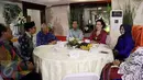 Suasana Halal Bihalal Sri Sultan Hamengkubuwono X dengan Warga Yogya yang tingga di Jakarta di rumah dinas Wakil Ketua DPD GKR Hemas, Jakarta, Minggu (24/7). (Liputan6.com/Johan Tallo)