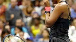 Petenis Jepang, Naomi Osaka bereaksi setelah mengalahkan Serena Williams pada partai final AS Terbuka di New York, Sabtu (8/9). Osaka mencatatkan sejarah dengan menjadi orang Jepang pertama yang memenangi gelar grand slam. (JULIAN FINNEY/GETTY IMAGES/AFP)