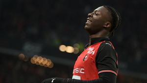 Penyerang Rennes, Mohamed Kader Meite, merayakan gol ketiga timnya dalam pertandingan Liga Prancis (L1) antara Stade Rennais FC melawan Stade Brestois 29 di Stadion Roazhon Park, Rennes, Prancis bagian barat, pada 13 Desember 2025. (DAMIEN MEYER / AFP)