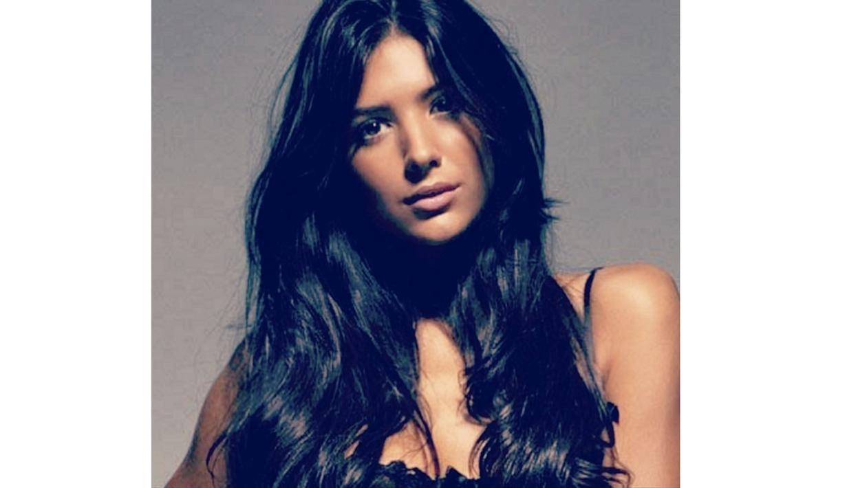 Anara Atanes seorang model dan kekasih pemain Manchester City, Samir Nasri, Anara terkenal dengan komentar pedasnya kepada pelatih Timnas Prancis Didier Deschamps yang tidak memasukan Nasri dalam timnya. (Photo/Instagram)