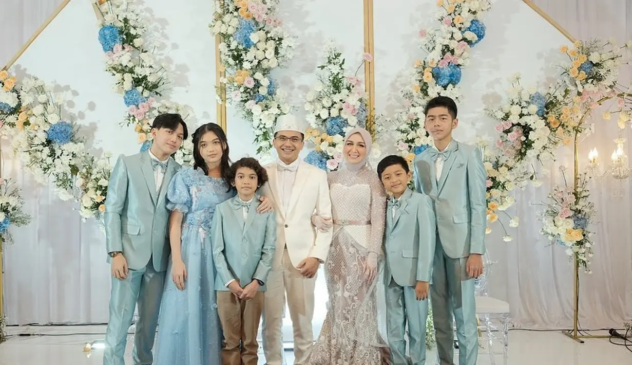 Beberapa hari setelah resmi menjadi istri aktor sekaligus Wakil Bupati Bandung, Dine menceritakan beberapa kendala sebelum akad nikah dimulai. [Instagram/dine.pearl]