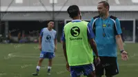 Bagi-bagi Tugas dan Tanggung Jawab ala Tim Pelatih Persib
