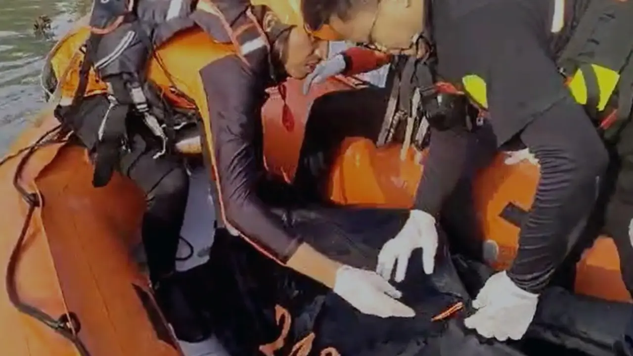 Evakuasi 2 Bocah Tenggelam di Danau Puri Kartika Tangerang