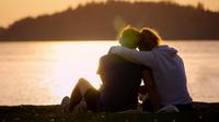 Hug quotes that will warm your heart. (Photo: Cathy Mü/Unsplash)
