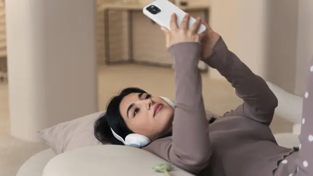 Tips Menjaga Komunikasi saat LDR Supaya Hubungan Tetap Hangat - 1