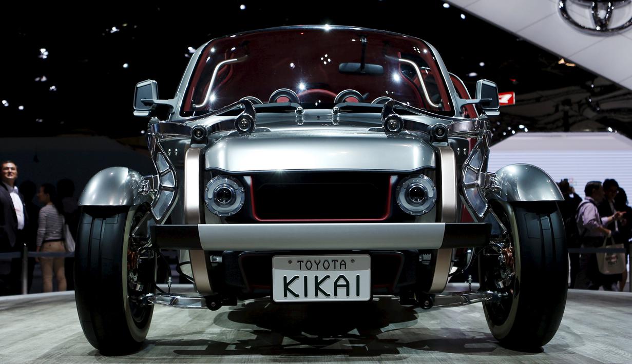 Mobil konsep buatan Toyota KIKAI dengan desain unik dipamerkan pada Tokyo Motor Show ke 44 di Jepang, Rabu (28/10/2015). Lebih dari 76 merk mobil ternama akan hadir di pagelaran ini. (REUTERS/Yuya Shino)